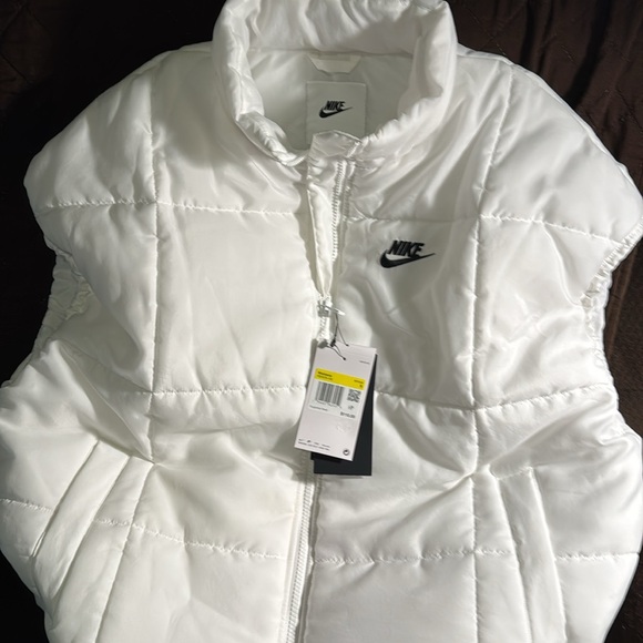Nike Thermafit oversize women size S puffer vest .New with tags - Picture 9 of 11